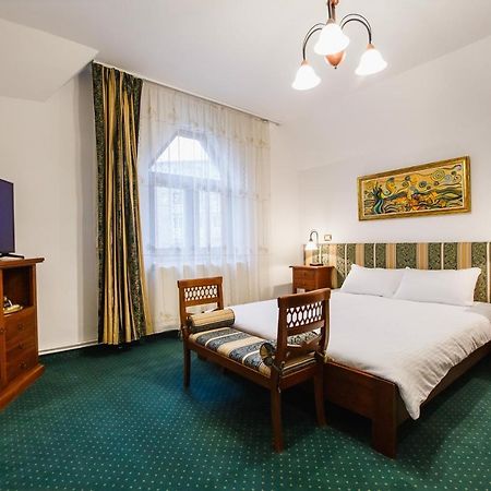 Casa 3 Guesthouse Oradea Buitenkant foto