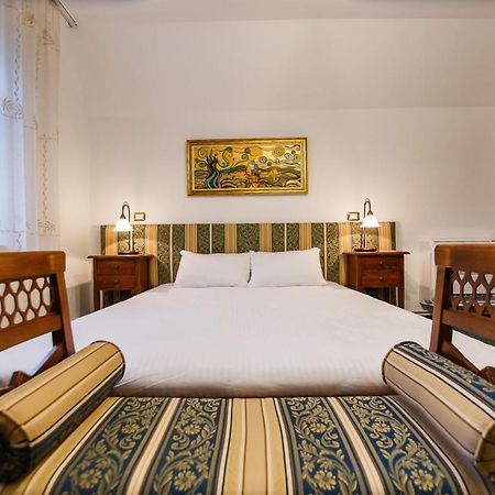 Casa 3 Guesthouse Oradea Buitenkant foto