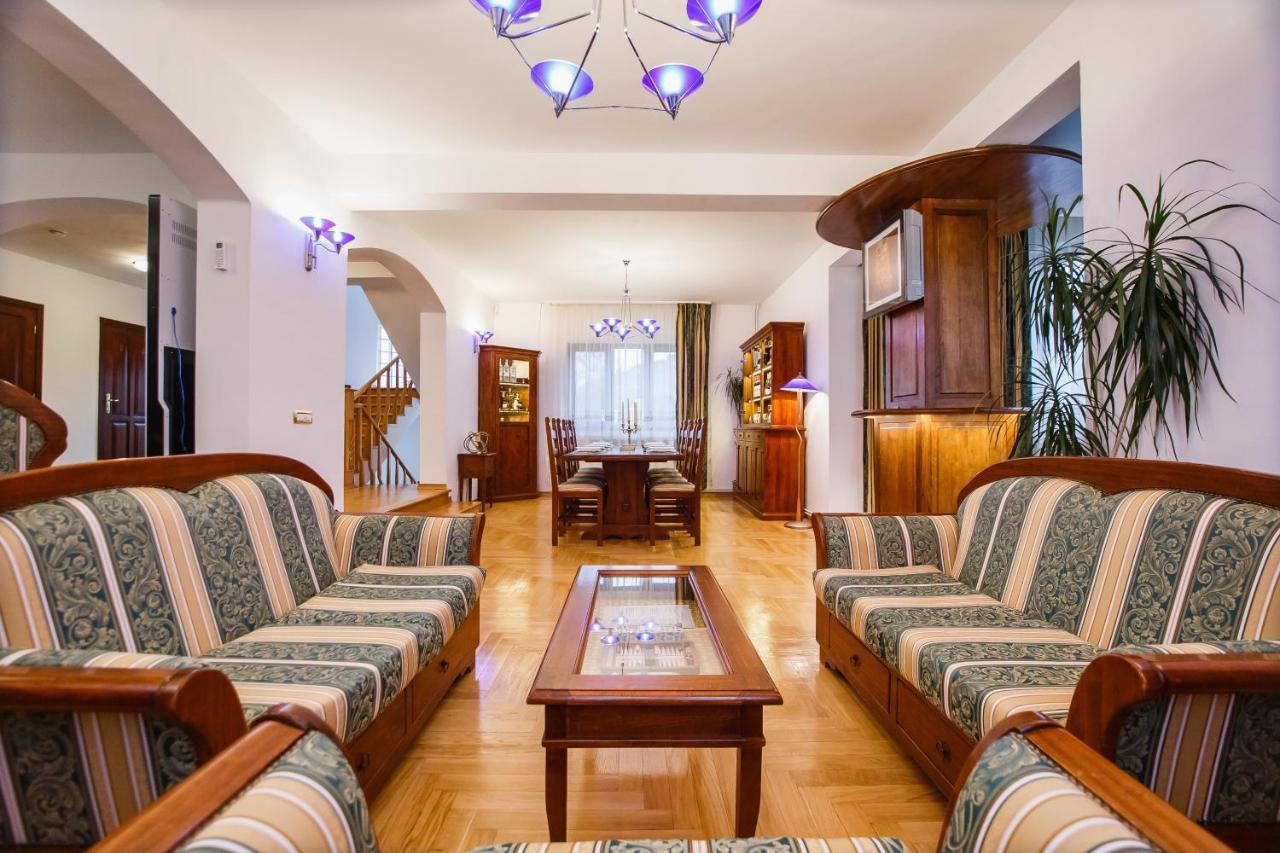 Casa 3 Guesthouse Oradea Buitenkant foto