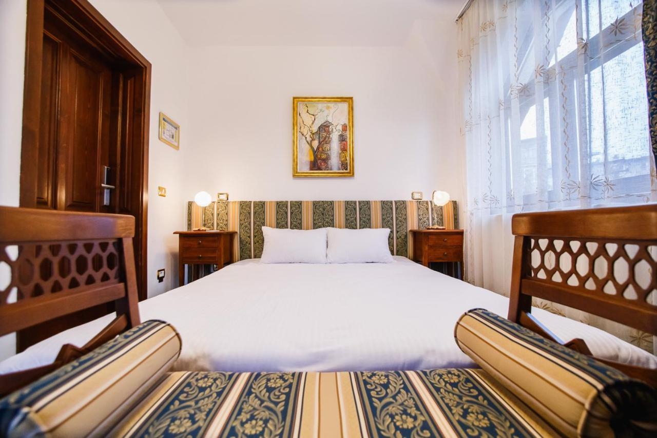 Casa 3 Guesthouse Oradea Buitenkant foto