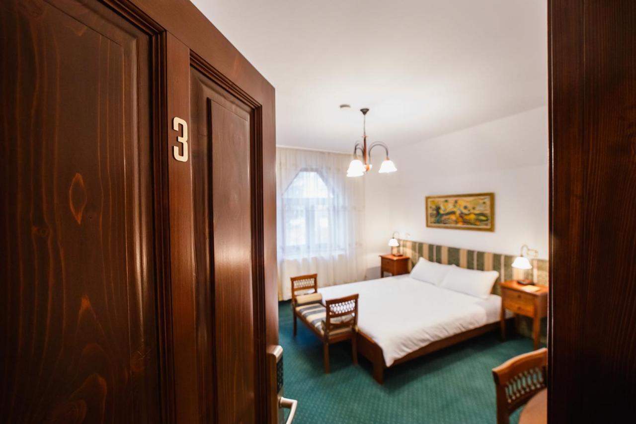 Casa 3 Guesthouse Oradea Buitenkant foto