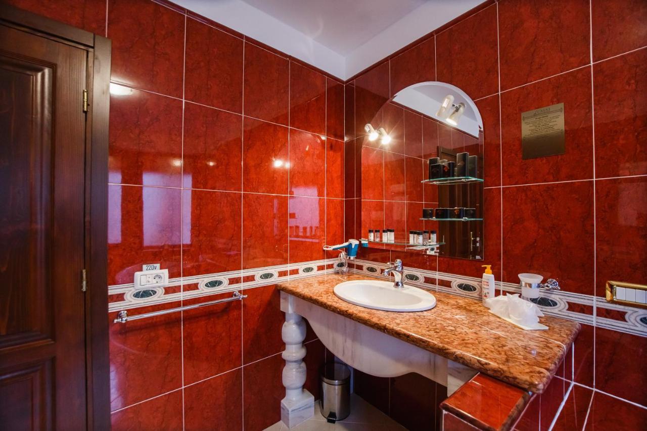 Casa 3 Guesthouse Oradea Buitenkant foto