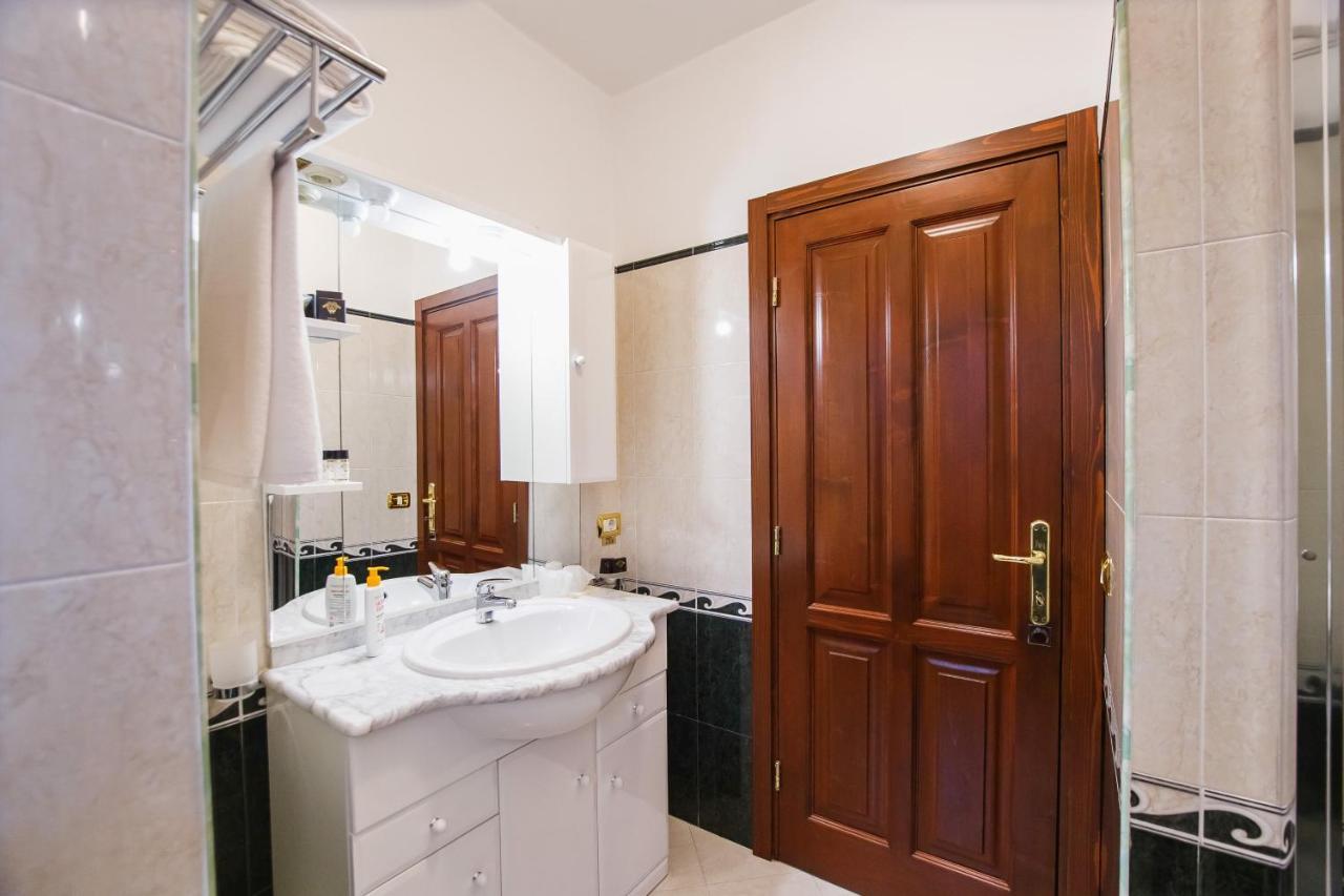 Casa 3 Guesthouse Oradea Buitenkant foto