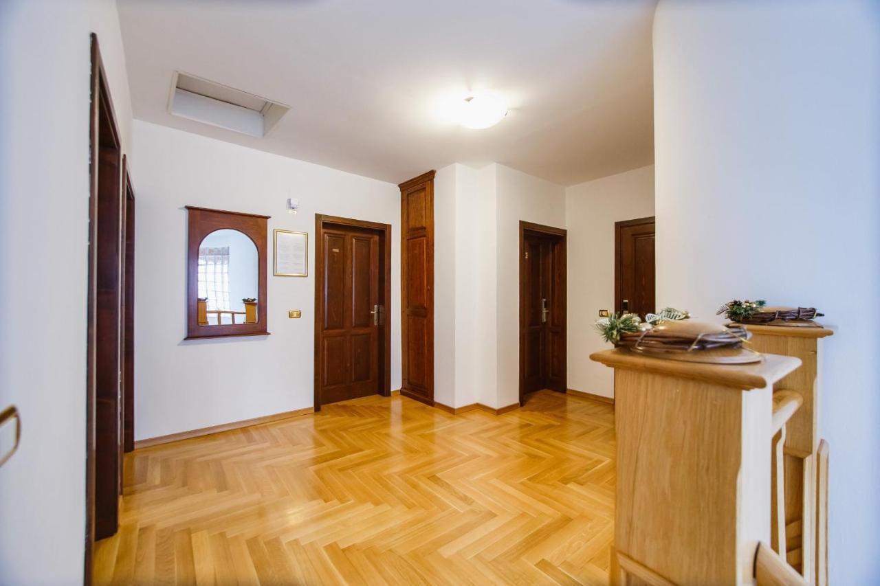 Casa 3 Guesthouse Oradea Buitenkant foto