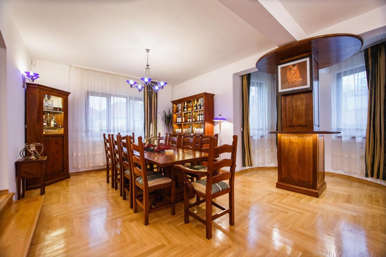 Casa 3 Guesthouse Oradea Buitenkant foto